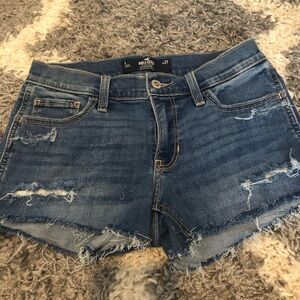 Hollister distressed jean shorts size 5
